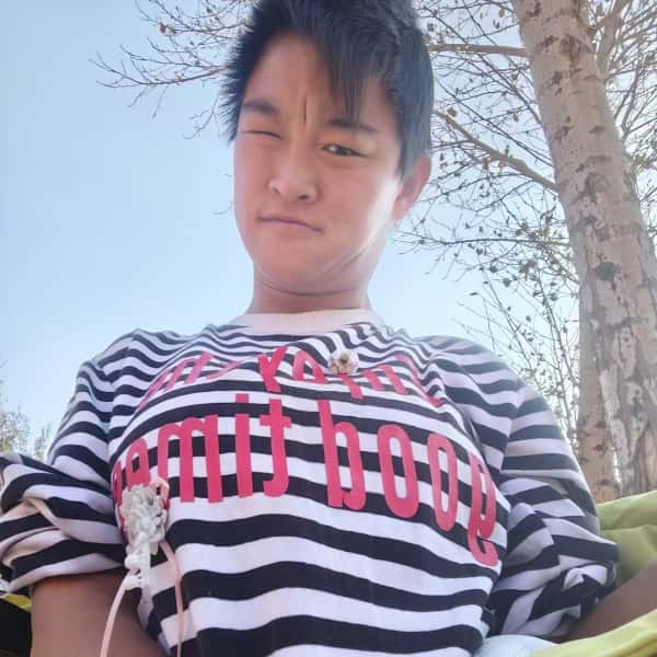 内蒙古24岁单身美女真诚找对象-香港征婚相亲网
